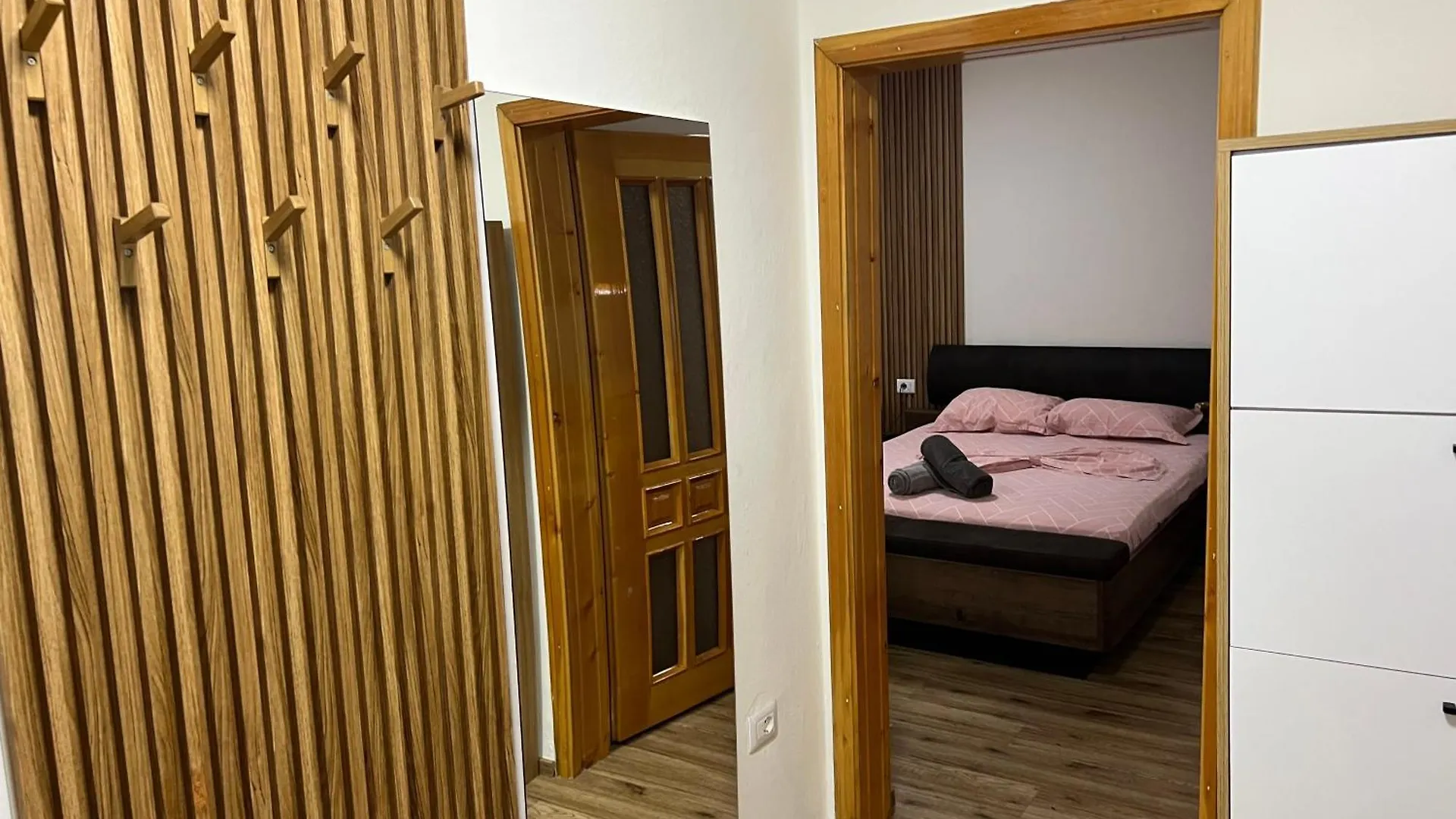 Apartmán Bright & Roomy Myslym Shyri Tirana